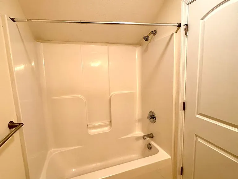 1029 Shenandoah St #103 — Photo 13