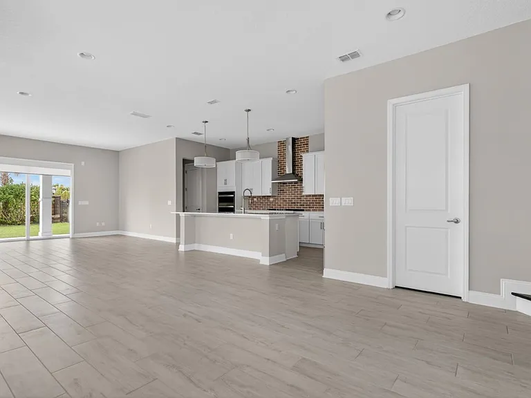 527 Marquesa Cir — Photo 8