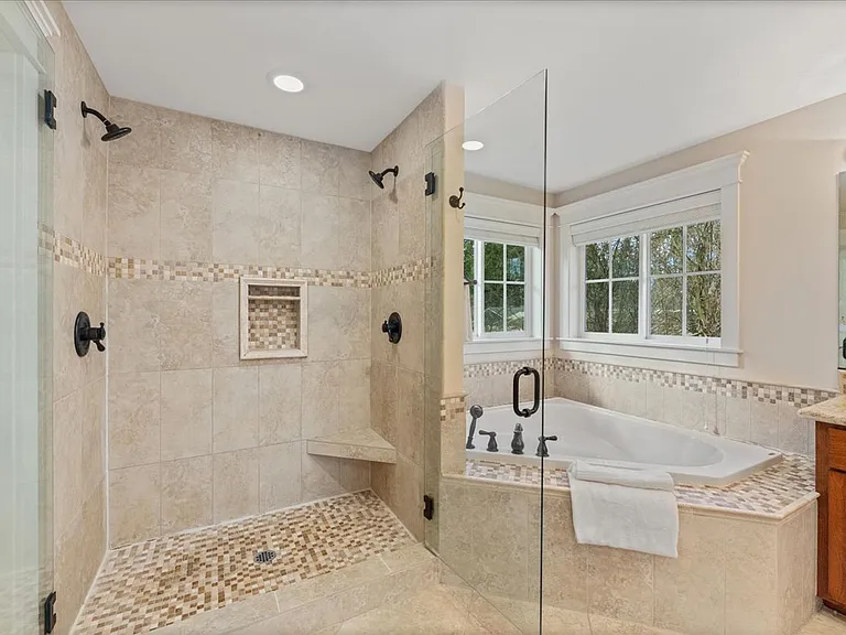 8718 NE 134th St — Photo 39