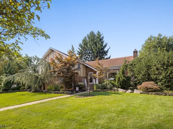 15 Tulp Ct, Clifton City, NJ 07013