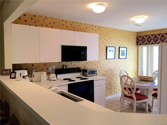 4th image of 52044 Canal Ct #52044