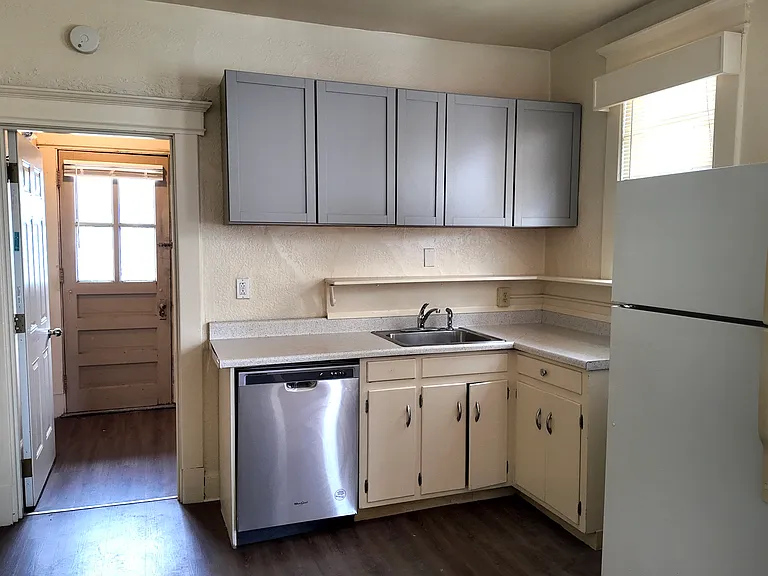 85 Thomas St #2 — Photo 3
