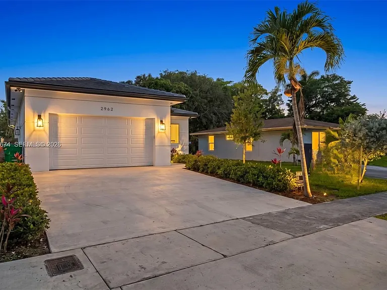 2962 NW 10th Ct — Photo 4