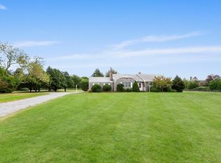 26 Quaquanantuck Ln, Quogue, NY 11959