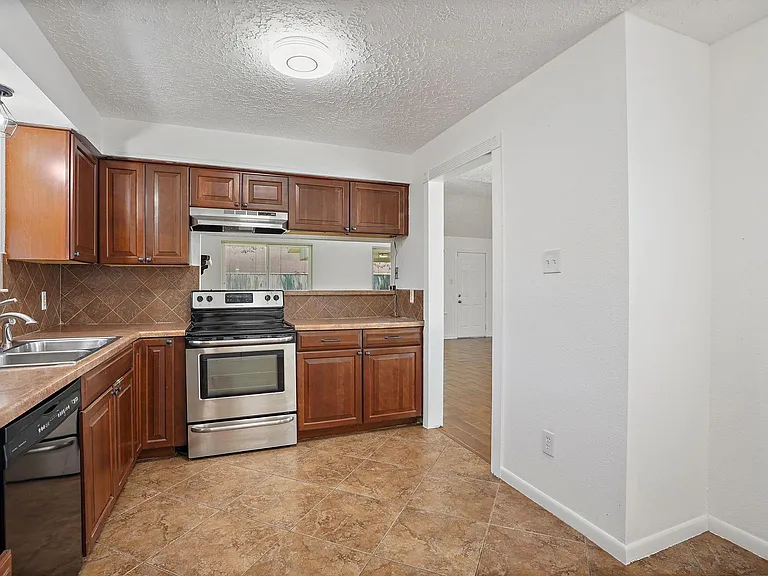 9731 Shell Rock Rd — Photo 9