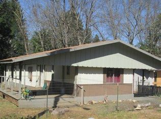 136 Tracy Ln, Cave Junction, OR 97523