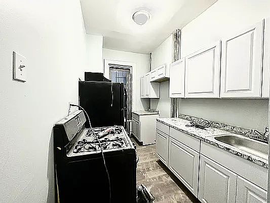 2nd image of 431 Marion St #2B