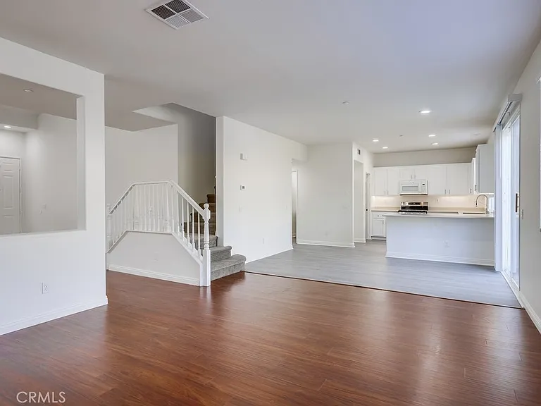 321 Riley Ct — Photo 14