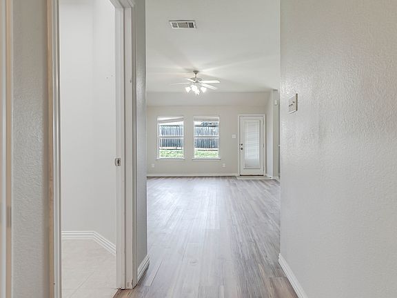 3rd image of 1813 Caney Creek Dr
