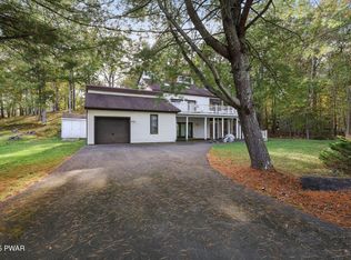 385 Saunders Dr, Bushkill, PA 18324