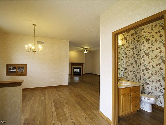 4th image of 2411 Worthington Pl