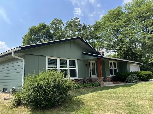 7573 Chapel Hill COURT NORTH North, Franklin, WI 53132