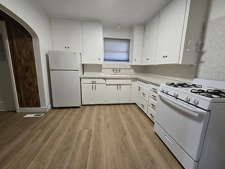 630 Neville St — Photo 11