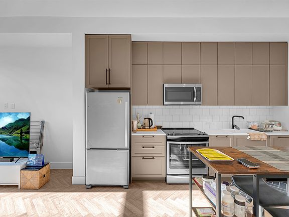 5th image of 17568 57a Ave #99