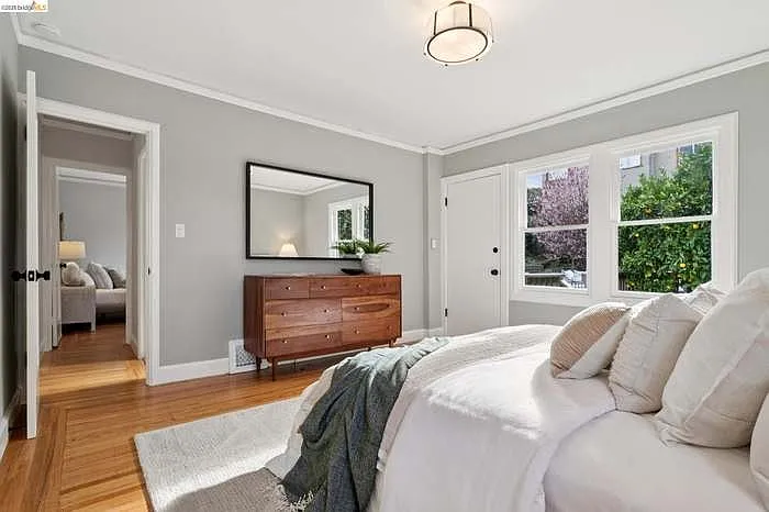741 Grosvenor Pl — Photo 12