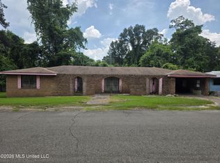 318 Denwiddie Ave, McComb, MS 39648