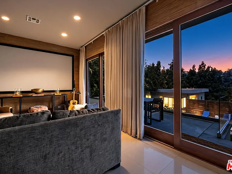 2035 De Mille Dr — Photo 13