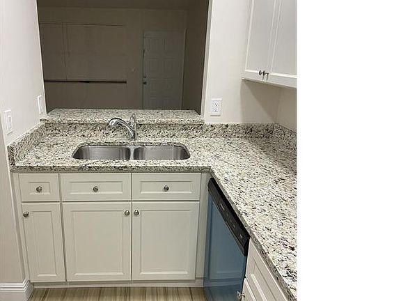2nd image of 1006 Twin Lakes Dr #1006