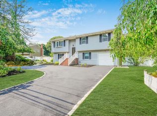 1401 Spur Dr S, Islip, NY 11751