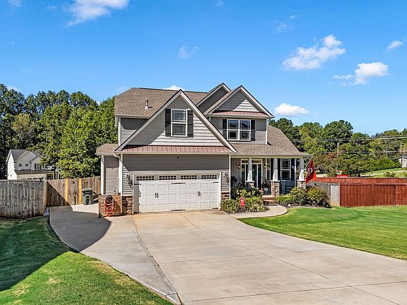 3rd image of 433 Golden Amber Ln