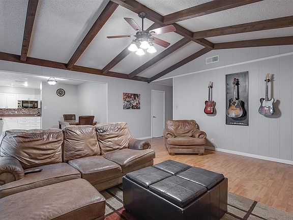 4th image of 1724 Brooks Dr