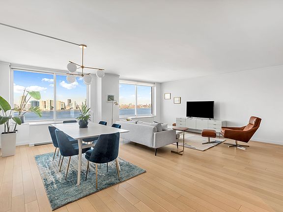 5th image of 212 Warren St APT 8J