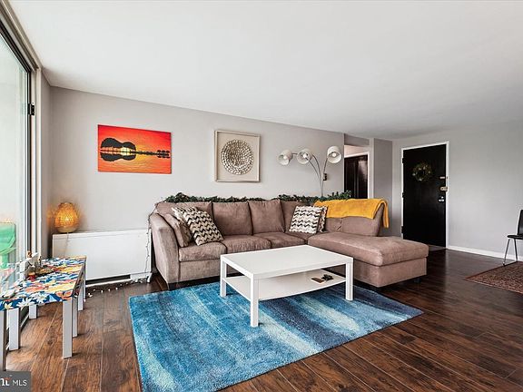 2nd image of 10201 Grosvenor Pl APT 711