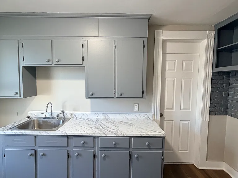 476 Thompson Ave #1 — Photo 2