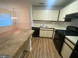 901 Diamond Dr — Photo 3