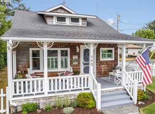 742 7th Ave, Seaside, OR 97138