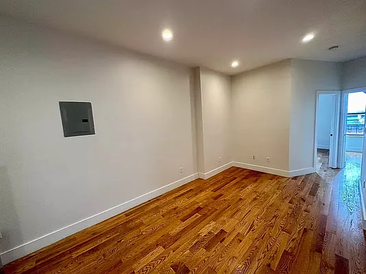 Rented by Max Apt LLC | media 2