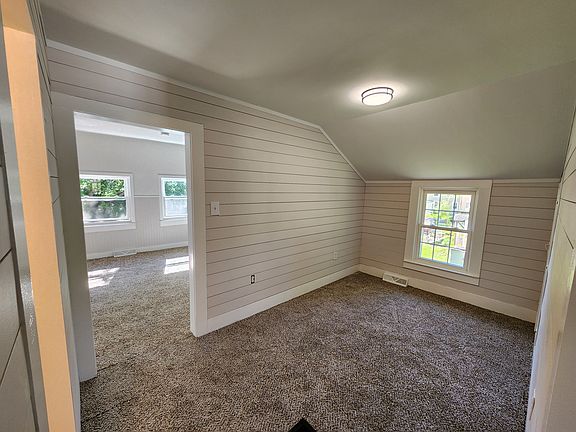 4th image of 17 Andrews St #17A