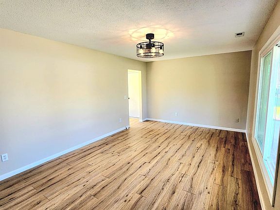 3rd image of 604 Willowood Dr
