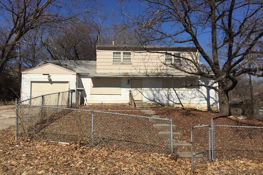 1st image of 2400 Linden Dr