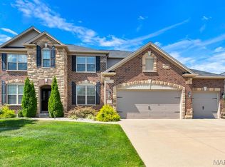 221 Oakhurst Cir, O'Fallon, MO 63368
