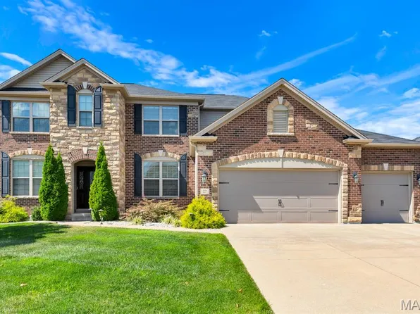 221 Oakhurst Cir, O'Fallon, MO 63368