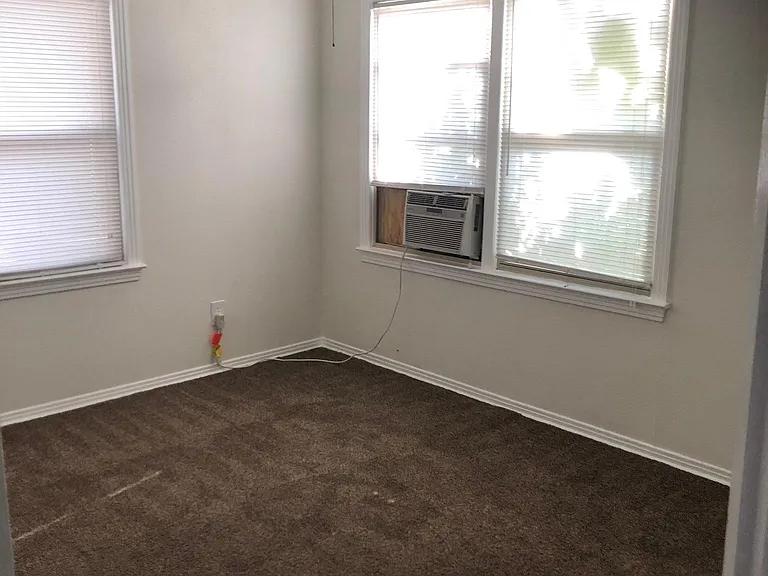 607 N Duck St — Photo 12