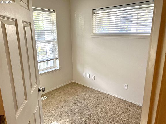 2nd image of 724 NE 63rd Ave