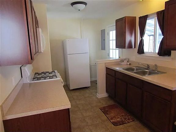 2nd image of 1223 Commonwealth Ave