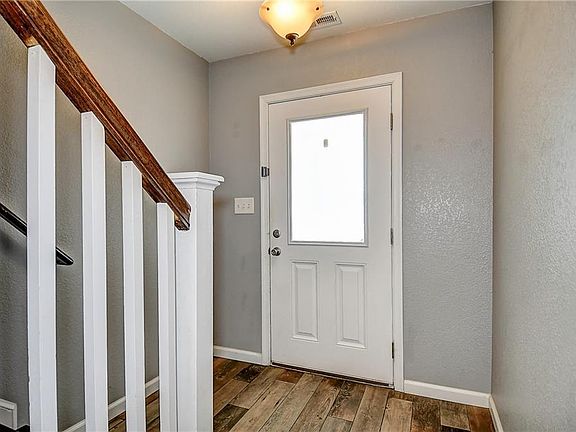3rd image of 624 Foster Ln
