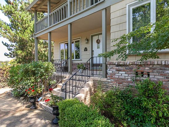 2nd image of 1020 Emerald Hills Ct