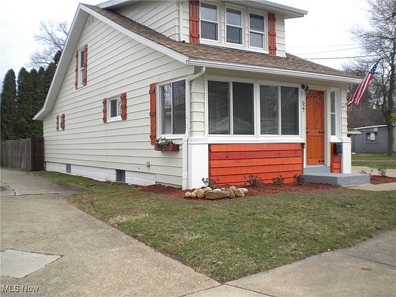 2nd image of 627 Crawford Ave