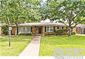 Enchanting Traditional Sparkman Club Estates Home