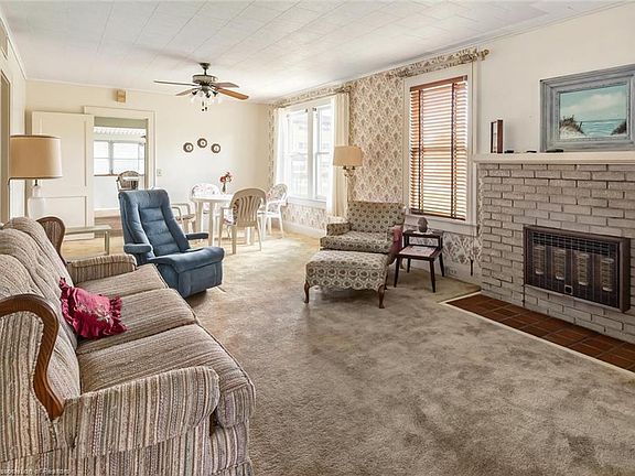 4th image of 345 Oak Ave #2