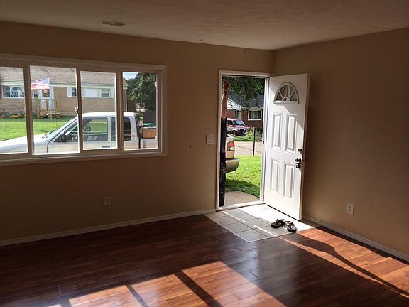 3rd image of 2570 Cathy Dr NE