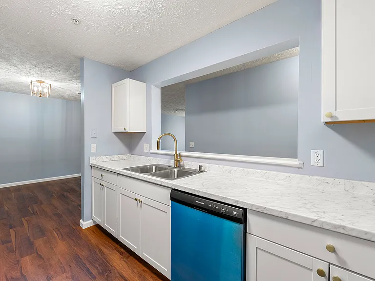 3247 Fairington Dr — Photo 9