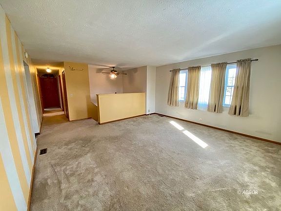 4th image of 229 Circle Dr