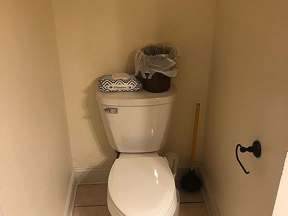 4th image of 221 W Donnelly St