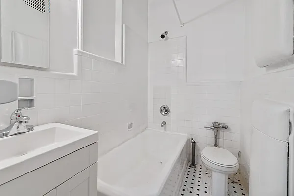 Rented by Avi Nash Associates | media 12