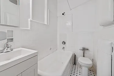 Rented by Avi Nash Associates